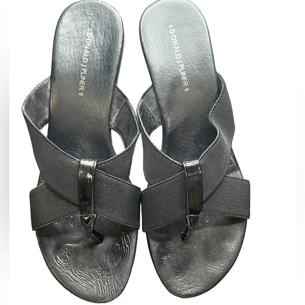 Donald J Pliner Clove Black Criss Cross Stretch Straps Toe Post Sandals 7.5